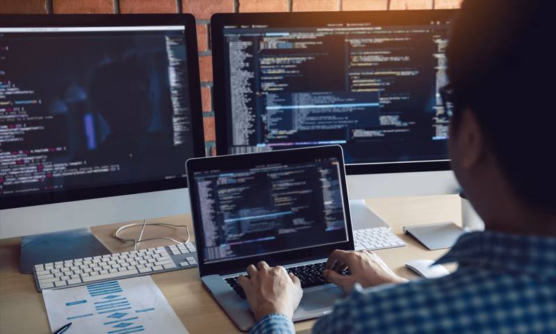 数据科学选型:R与Python如何赋能郴州网站建设?